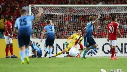  奥格斯堡攻防失衡，连续失利陷入降级泥潭  