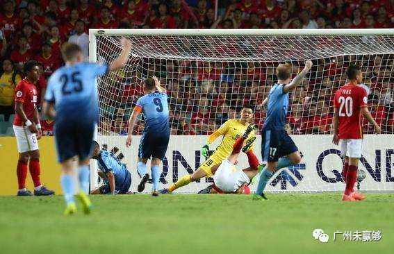  奥格斯堡攻防失衡，连续失利陷入降级泥潭  